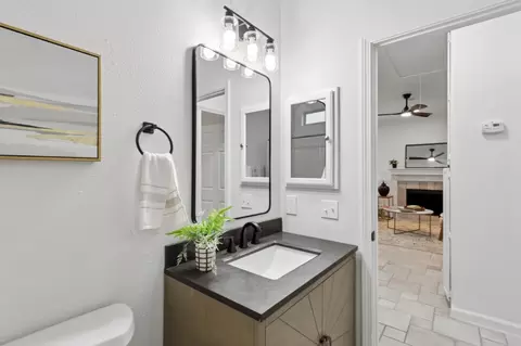 Bath - 225 Creekside Way, Winters, CA 95694 photo 4 of 6