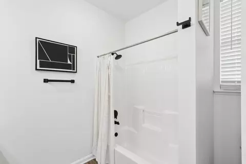 Bath - 225 Creekside Way, Winters, CA 95694 photo 2 of 6