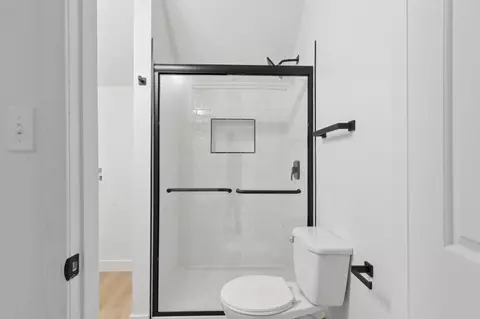 Bath - 225 Creekside Way, Winters, CA 95694 photo 5 of 6