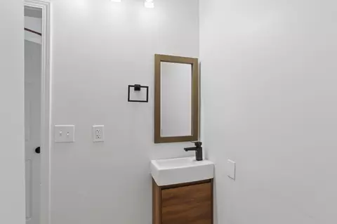 Bath - 225 Creekside Way, Winters, CA 95694 photo 6 of 6