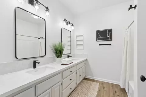 Bath - 225 Creekside Way, Winters, CA 95694 photo 1 of 6
