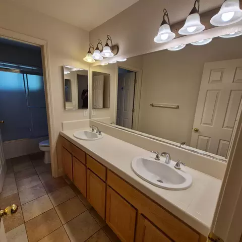 Bath - 2604 Javan Ln, Carmichael, CA 95608 photo 4 of 7