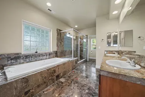 Bath - 10569 Ridgecrest Dr, Jackson, CA 95642 photo 1 of 3