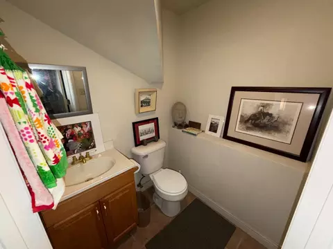 Bath - 645 Rigby Ln, Applegate, CA 95703 photo 2 of 6