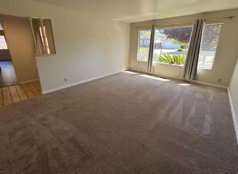 777 Lawrence Dr, Gilroy, CA 95020 photo 9