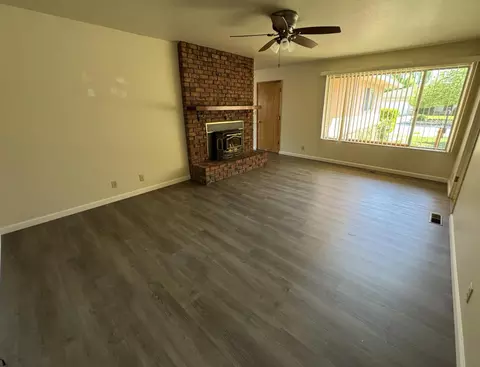 777 Lawrence Dr, Gilroy, CA 95020 photo 3