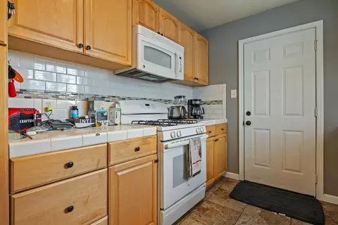 Kitchen - 224 El Capitan Ave, Manteca, CA 95337 photo 3 of 4