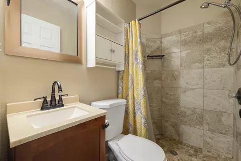 Bath - 224 El Capitan Ave, Manteca, CA 95337 photo 1 of 2