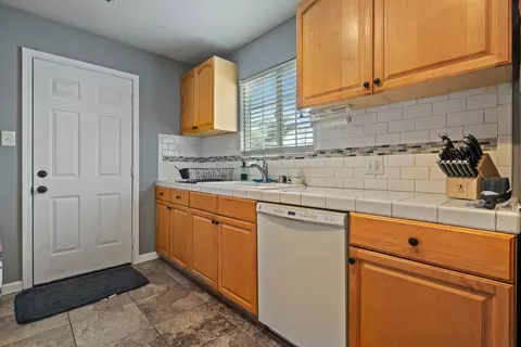Kitchen - 224 El Capitan Ave, Manteca, CA 95337 photo 1 of 4