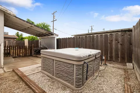 Exterior - 224 El Capitan Ave, Manteca, CA 95337 photo 4 of 5