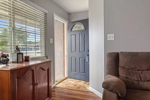 Entry Way - 224 El Capitan Ave, Manteca, CA 95337 photo 2 of 5