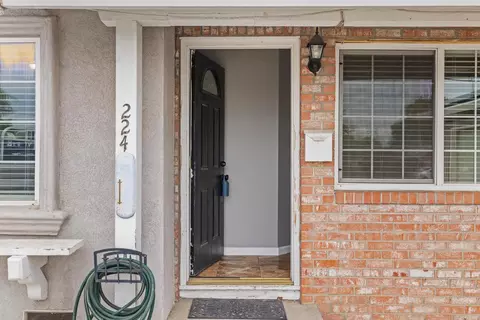 Entry Way - 224 El Capitan Ave, Manteca, CA 95337 photo 1 of 5