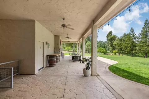 Exterior - 24521 N Mcintire Rd, Clements, CA 95227 photo 4 of 16