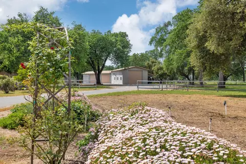 Exterior - 24521 N Mcintire Rd, Clements, CA 95227 photo 6 of 16