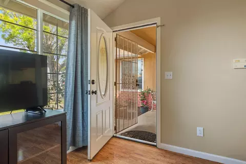 Entry Way - 2012 Ridgecrest Dr, Modesto, CA 95351 photo 2 of 6