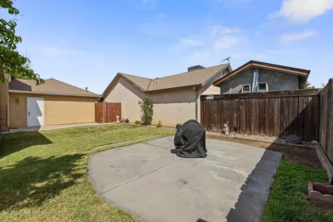 Exterior - 2012 Ridgecrest Dr, Modesto, CA 95351 photo 7 of 8
