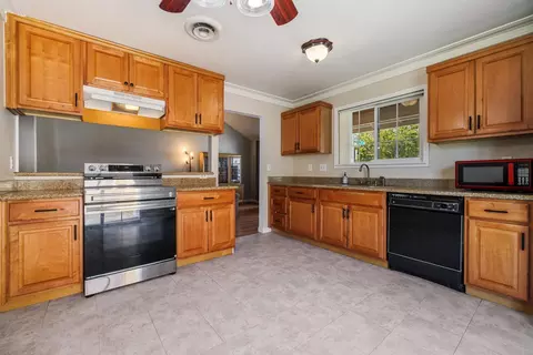 Kitchen - 2012 Ridgecrest Dr, Modesto, CA 95351 photo 1 of 4