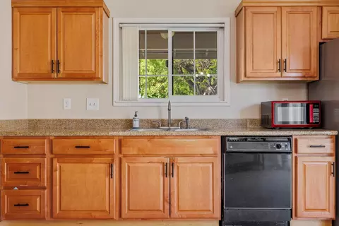 Kitchen - 2012 Ridgecrest Dr, Modesto, CA 95351 photo 2 of 4