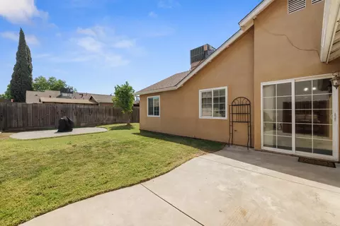 Exterior - 2012 Ridgecrest Dr, Modesto, CA 95351 photo 5 of 8
