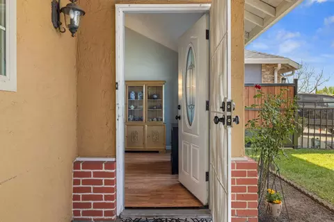 Entry Way - 2012 Ridgecrest Dr, Modesto, CA 95351 photo 1 of 6