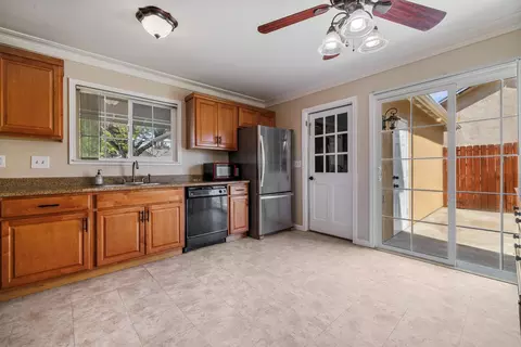 Kitchen - 2012 Ridgecrest Dr, Modesto, CA 95351 photo 4 of 4