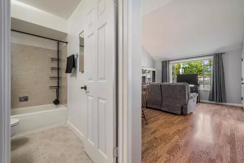 Entry Way - 2012 Ridgecrest Dr, Modesto, CA 95351 photo 3 of 6