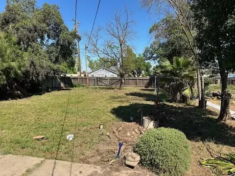 Exterior - 1725 E 22nd St, Merced, CA 95340 photo 1 of 4