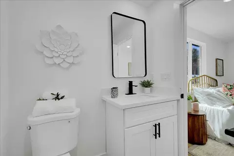 Bath - 4859 Arboga Rd, Olivehurst, CA 95961 photo 3 of 4