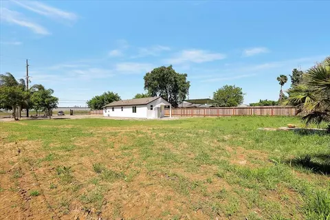 Exterior - 4859 Arboga Rd, Olivehurst, CA 95961 photo 13 of 17