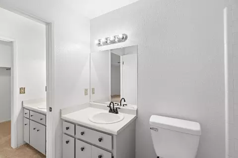 Bath - 2016 Zeeland Ct, Modesto, CA 95356 photo 1 of 2