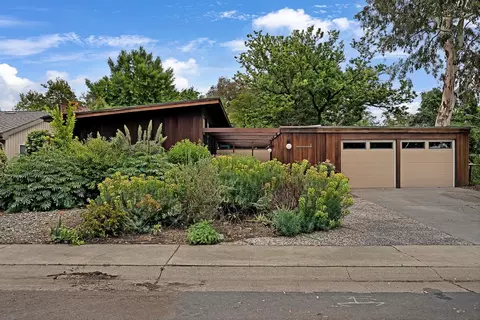 2 Parkside Dr, Davis, CA 95616
