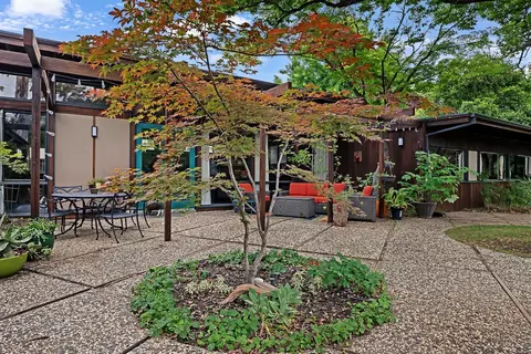 Exterior - 2 Parkside Dr, Davis, CA 95616 photo 4 of 7