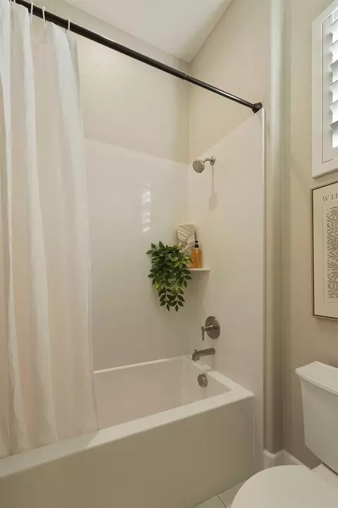 Bath - 2931 Concerto Ct, Lodi, CA 95242 photo 3 of 5