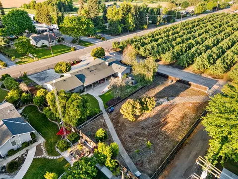 1360 Crawford Rd, Modesto, CA 95357 photo 3