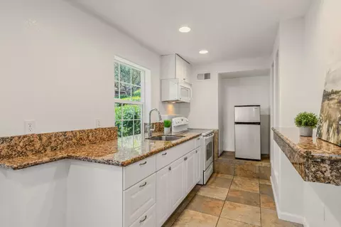 Kitchen - 1330 Lower Lake Dr, Placerville, CA 95667 photo 6 of 7