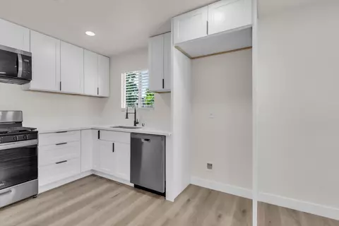 Kitchen - 3214 U St, Antelope, CA 95843 photo 2 of 2
