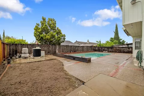 Exterior - 1737 Bingham Ln, Manteca, CA 95336 photo 4 of 5