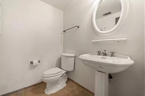 Bath - 1737 Bingham Ln, Manteca, CA 95336 photo 1 of 3