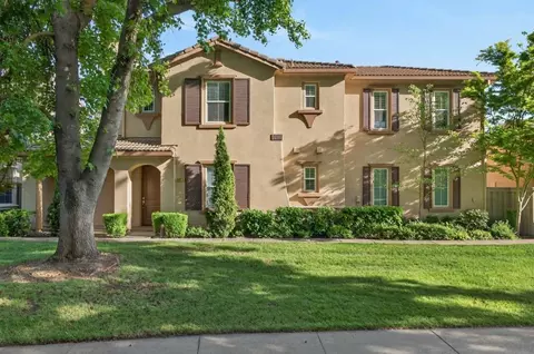 8073 Lido Isle Ln, Sacramento, CA 95831