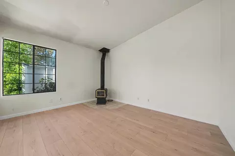 Living - 24 Westview Dr, Jackson, CA 95642 photo 5 of 8