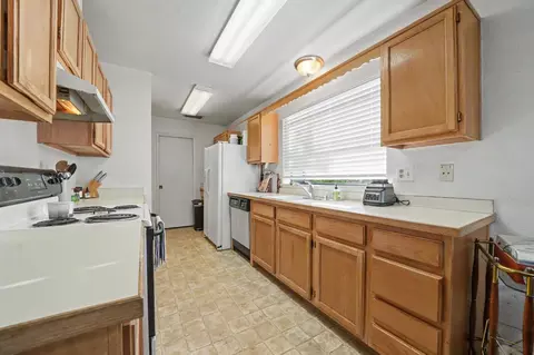 Kitchen - 24 Westview Dr, Jackson, CA 95642 photo 2 of 4