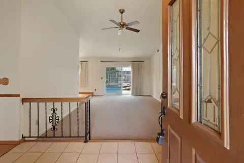 Entry Way - 929 Kapareil Dr, Tracy, CA 95376 photo 2 of 4