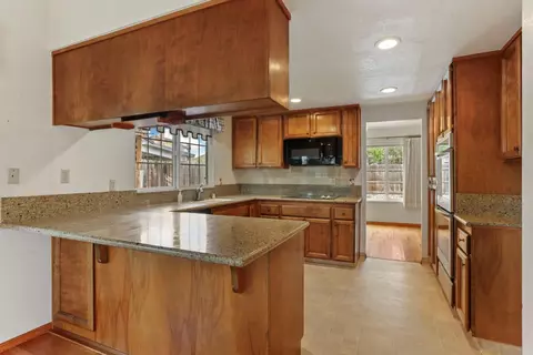 Kitchen - 929 Kapareil Dr, Tracy, CA 95376 photo 1 of 5