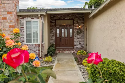 Entry Way - 929 Kapareil Dr, Tracy, CA 95376 photo 1 of 4