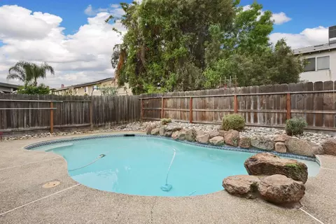 Exterior - 929 Kapareil Dr, Tracy, CA 95376 photo 7 of 14