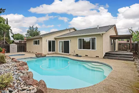 Exterior - 929 Kapareil Dr, Tracy, CA 95376 photo 11 of 14