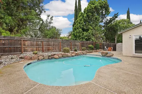 Exterior - 929 Kapareil Dr, Tracy, CA 95376 photo 10 of 14
