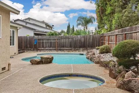 Exterior - 929 Kapareil Dr, Tracy, CA 95376 photo 13 of 14