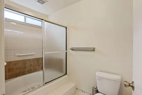 Bath - 929 Kapareil Dr, Tracy, CA 95376 photo 3 of 4