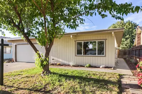 850 Del Oro St, Woodland, CA 95695